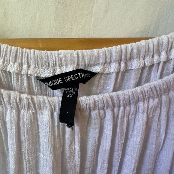 Unique Spectrum White Top - Picture 3 of 3